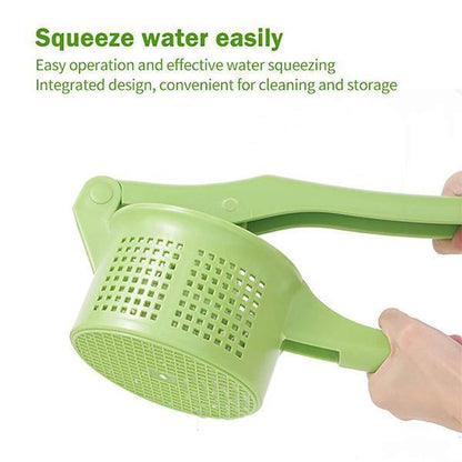 Universal water squeezer